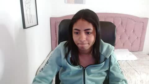 Snapshot of shaneelle chatting on October 15, 3:17 am shanelle online show from October 15, 3:17 am