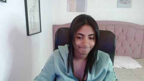 Snapshot of shaneelle chatting on October 20, 3:18 am shanelle online show from October 20, 3:18 am