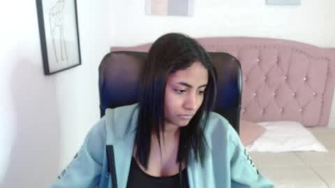 Snapshot of shaneelle chatting on October 29, 3:09 am shanelle online show from October 29, 3:09 am