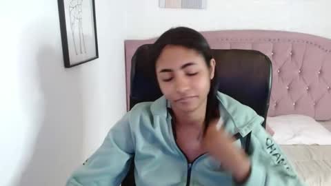 Snapshot of shaneelle chatting on October 31, 3:07 am shanelle online show from October 31, 3:07 am