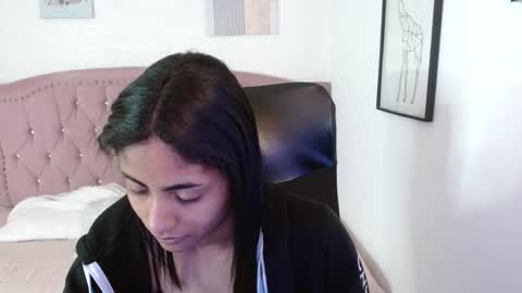 Snapshot of shaneelle chatting on November 8, 3:18 am shanelle online show from November 8, 3:18 am