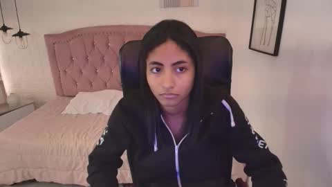 Snapshot of shaneelle chatting on November 15, 3:19 pm shanelle online show from November 15, 3:19 pm