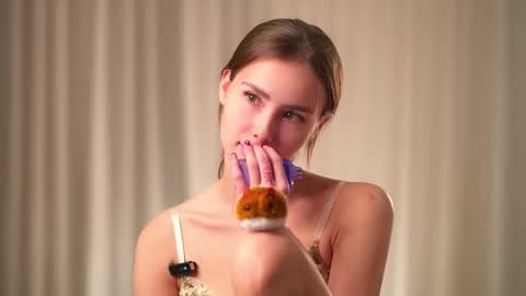 Snapshot of shanelfun chatting on October 20, 1:06 am Emmy online show from October 20, 1:06 am