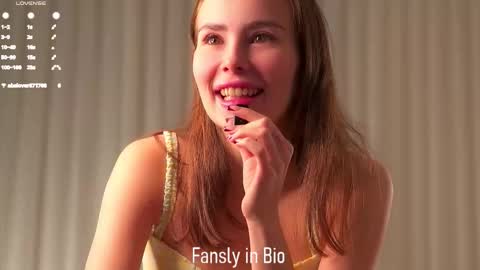 Snapshot of shanelfun chatting on October 26, 1:11 am Emmy online show from October 26, 1:11 am