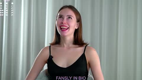 Snapshot of shanelfun chatting on November 16, 1:11 am Emmy online show from November 16, 1:11 am