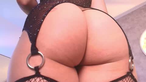 Snapshot of shanell__hott chatting on December 18, 4:18 am shanell online show from December 18, 4:18 am