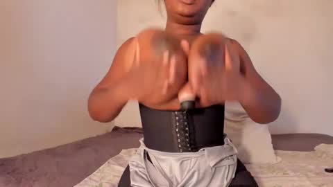 Snapshot of shaniblack chatting on October 11, 12:15 pm Danna online show from October 11, 12:15 pm