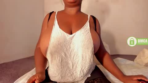 Snapshot of shaniblack chatting on November 13, 3:33 pm Danna online show from November 13, 3:33 pm