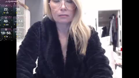 Snapshot of shannon07 chatting on October 5, 3:49 am Shannon07 online show from October 5, 3:49 am