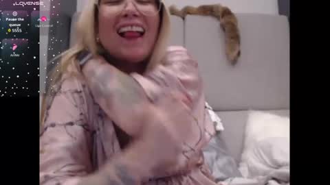 Snapshot of shannon07 chatting on October 15, 4:01 am Shannon07 online show from October 15, 4:01 am