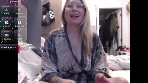 Snapshot of shannon07 chatting on November 3, 6:53 pm Shannon07 online show from November 3, 6:53 pm