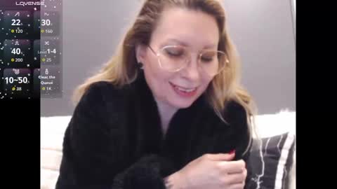 Snapshot of shannon07 chatting on December 14, 10:03 pm Shannon07 online show from December 14, 10:03 pm