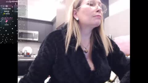 Snapshot of shannon07 chatting on December 22, 4:09 am Shannon07 online show from December 22, 4:09 am