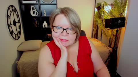 Snapshot of shannonshine chatting on May 14, 1:51 pm Shannon online show from May 14, 1:51 pm