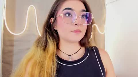 Shanntal  online show from February 16, 7:32 pm