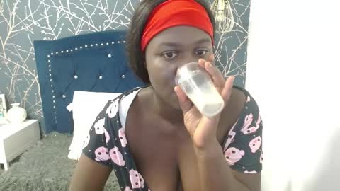 Snapshot of shanntall_tk chatting on March 3, 12:05 pm shanntall_tk online show from March 3, 12:05 pm