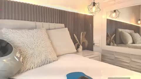 SHANON online show from December 20, 4:58 pm