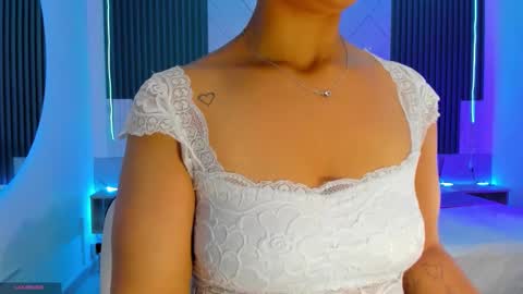 Snapshot of shantall_bluuee chatting on March 16, 8:24 pm shantall bluuee online show from March 16, 8:24 pm