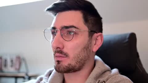 frenchy boy online show from December 4, 12:58 pm