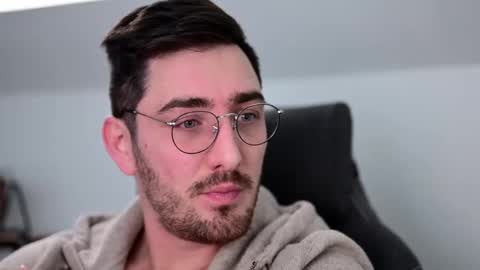 frenchy boy online show from December 4, 4:16 pm