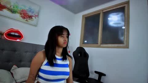 Snapshot of shara_soul chatting on November 19, 3:12 pm shara_soul online show from November 19, 3:12 pm