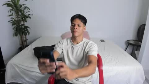 Snapshot of shark_boy21 chatting on October 26, 10:04 pm shark_boy21 online show from October 26, 10:04 pm