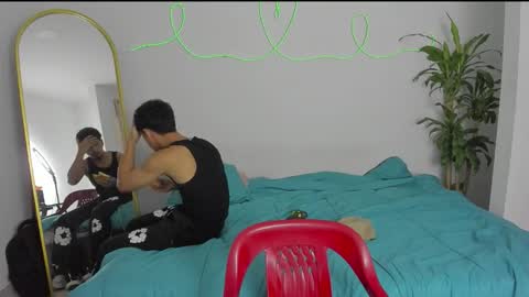 Snapshot of shark_boy21 chatting on December 18, 2:17 am shark_boy21 online show from December 18, 2:17 am