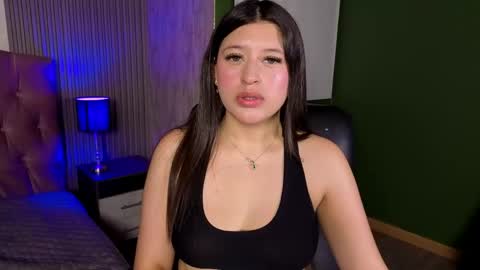 Snapshot of sharlot_hs chatting on May 19, 7:20 pm Sharlot online show from May 19, 7:20 pm