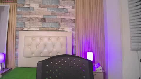 Snapshot of sharlot_hs chatting on June 5, 6:52 am Sharlot online show from June 5, 6:52 am