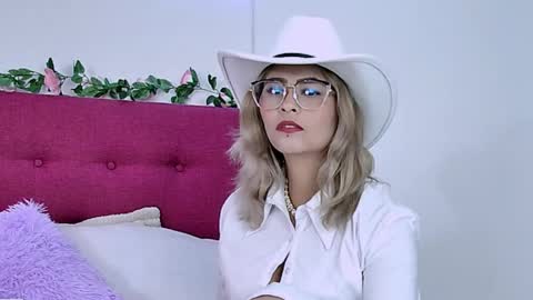 Snapshot of sharlott_3 chatting on June 4, 2:45 pm sharlott_3 online show from June 4, 2:45 pm