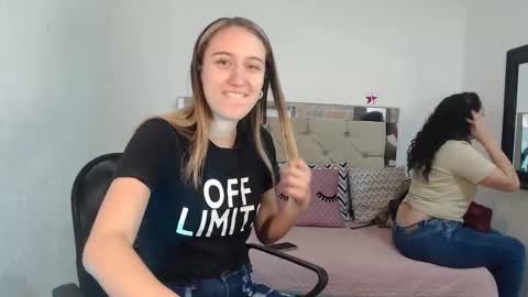 Snapshot of sharlotte__jones chatting on February 19, 2:23 pm Sara online show from February 19, 2:23 pm