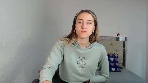 Snapshot of sharlotte__jones chatting on February 21, 1:22 pm Sara online show from February 21, 1:22 pm