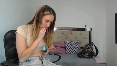 Snapshot of sharlotte__jones chatting on March 6, 2:18 pm Sara online show from March 6, 2:18 pm