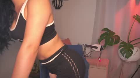 Snapshot of sharlotte_evanns chatting on June 23, 9:46 pm Sharlotte online show from June 23, 9:46 pm