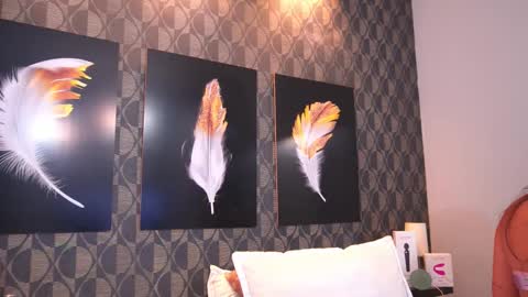 Sharom  online show from February 19, 7:21 pm