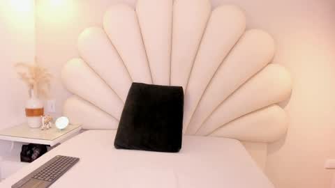 sharon  fire online show from April 25, 11:57 am