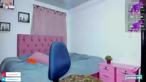 Snapshot of sharon_hill1 chatting on September 28, 12:27 am Jessica independent model online show from September 28, 12:27 am