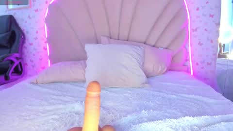 Snapshot of sharon_justin_ chatting on February 20, 7:08 pm Sharon online show from February 20, 7:08 pm