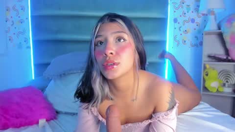 Snapshot of sharon_justin_ chatting on March 11, 3:12 pm Sharon online show from March 11, 3:12 pm