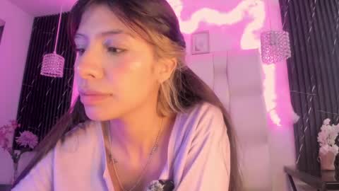 Snapshot of sharon_justin_ chatting on May 19, 6:58 pm Sharon online show from May 19, 6:58 pm