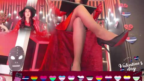 Snapshot of sharoon_gold chatting on February 14, 7:44 pm Your mistress Sharon online show from February 14, 7:44 pm