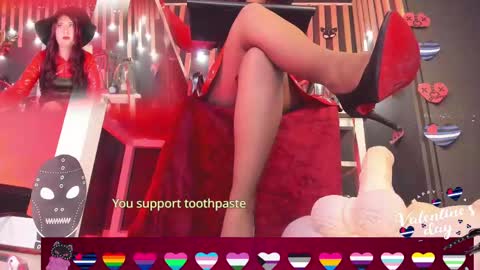 Snapshot of sharoon_gold chatting on February 14, 10:47 pm Your mistress Sharon online show from February 14, 10:47 pm
