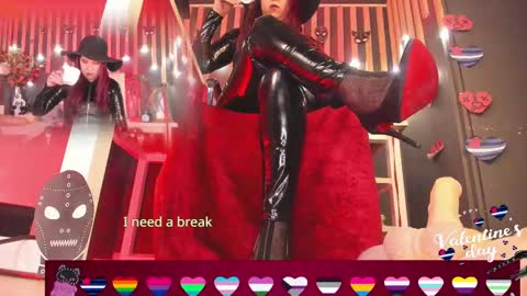 Snapshot of sharoon_gold chatting on February 15, 6:12 pm Your mistress Sharon online show from February 15, 6:12 pm