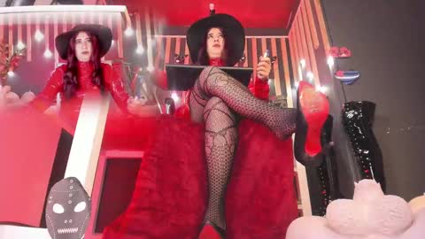 Snapshot of sharoon_gold chatting on February 22, 10:42 pm Your mistress Sharon online show from February 22, 10:42 pm