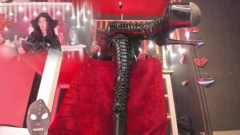 Snapshot of sharoon_gold chatting on February 25, 1:52 am Your mistress Sharon online show from February 25, 1:52 am