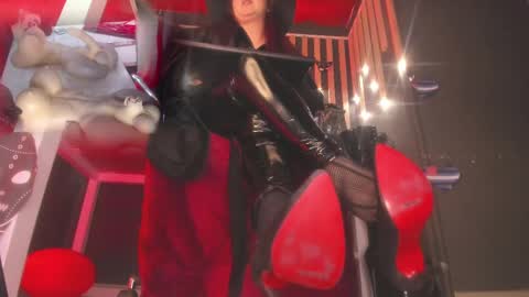 Snapshot of sharoon_gold chatting on March 4, 6:26 am Your mistress Sharon online show from March 4, 6:26 am