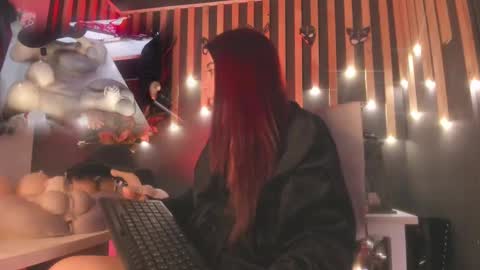 Snapshot of sharoon_gold chatting on March 4, 10:13 am Your mistress Sharon online show from March 4, 10:13 am