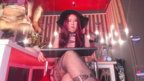 Snapshot of sharoon_gold chatting on March 8, 10:34 pm Your mistress Sharon online show from March 8, 10:34 pm