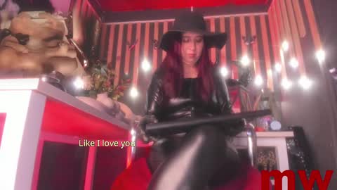 Snapshot of sharoon_gold chatting on March 11, 3:16 am Your mistress Sharon online show from March 11, 3:16 am