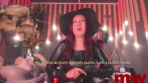 Snapshot of sharoon_gold chatting on March 11, 6:21 am Your mistress Sharon online show from March 11, 6:21 am